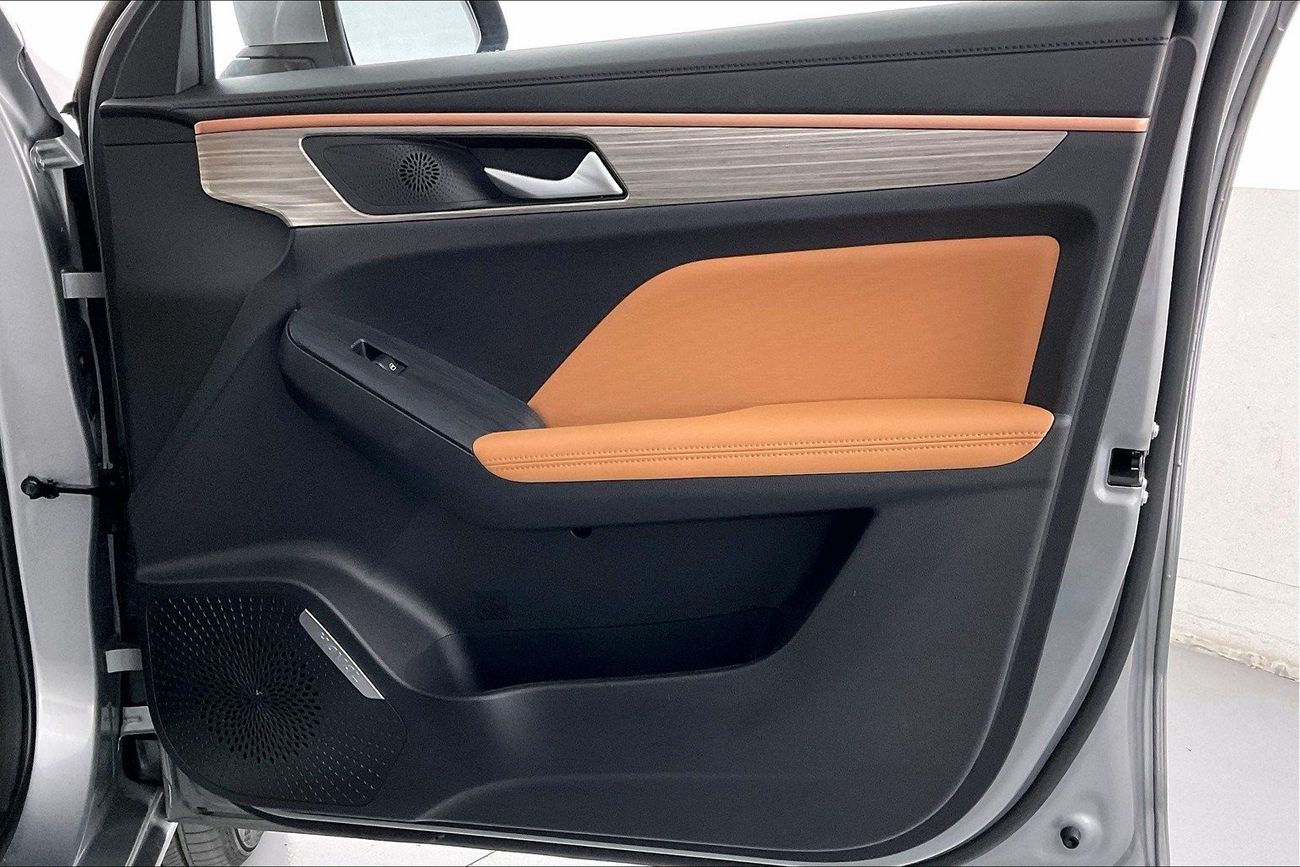 Infiniti QX70 Luxury / Luxe Sensory | 1 year free warranty | 0 Down Payment