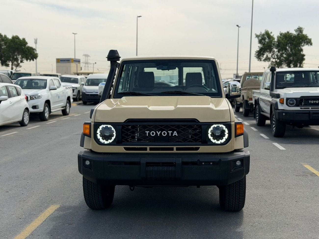 تويوتا لاند كروزر 70 Toyota Land Cruiser LC 76 Petrol 4.0L Full Option Automatic Model 2025 Omani Specifications