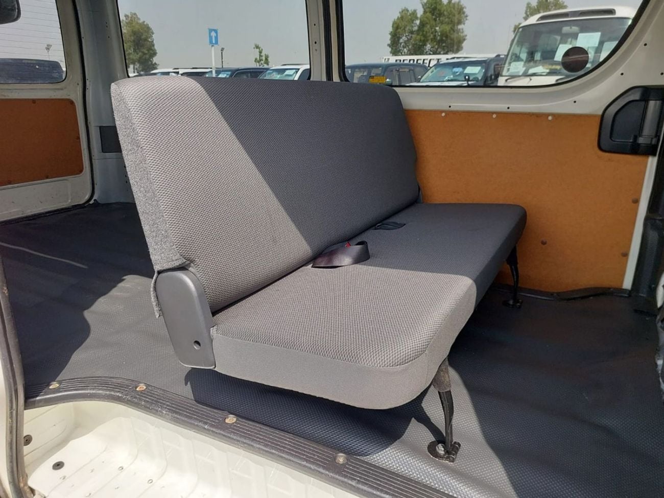 تويوتا هاياس (RAMADAN OFFER) TOYOTA HIACE VAN RHD 2010 MODEL 2.0 L PETROL AUTOMATIC(PM15913)