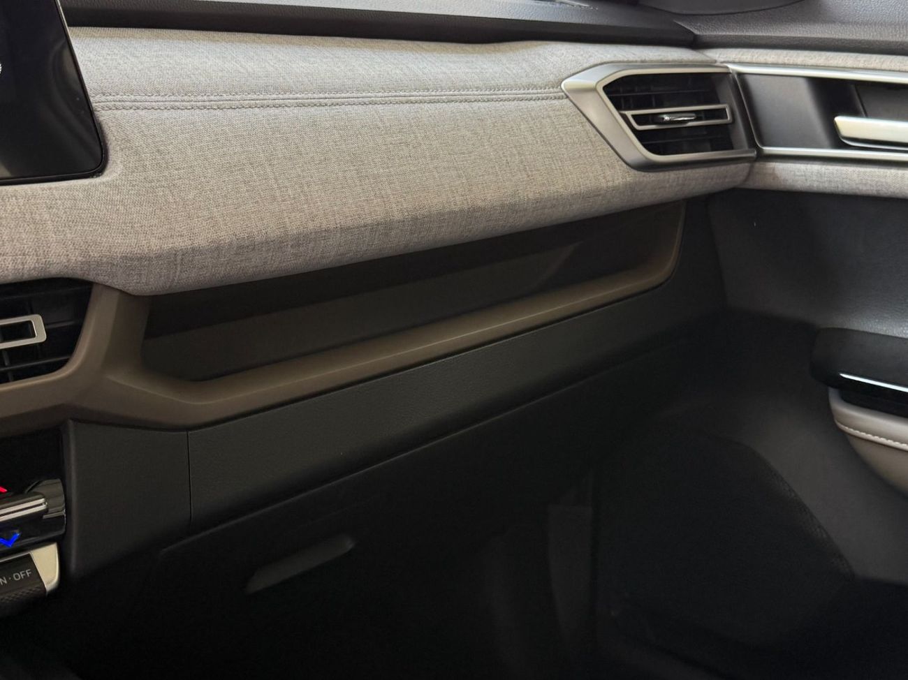 ميتسوبيشي Xforce MITSUBISHI XFORCE 1.5  PREMIUM **EXPORT ONLY**التصدير فقط خارج الخليج***