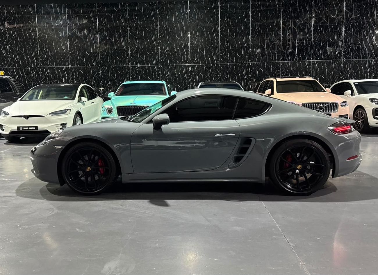 بورش كايمان 718 STYLE EDITION Porsche 718 cayman | GCC |  Rare ARCTIC Grey | Low Mileage