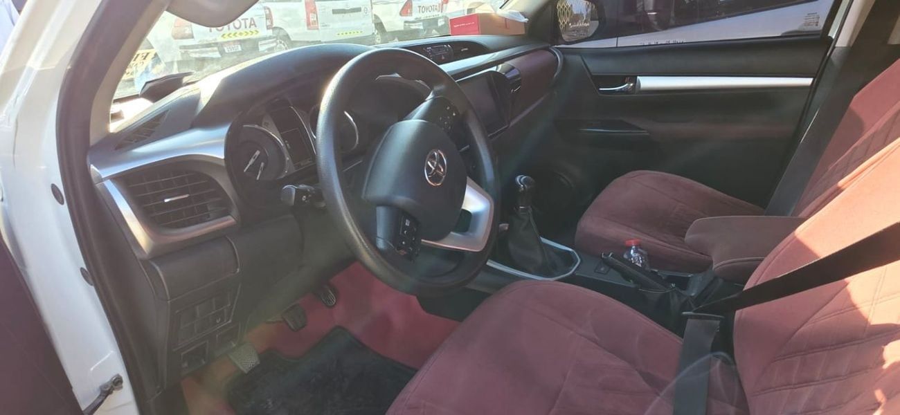 تويوتا هيلوكس 2.7