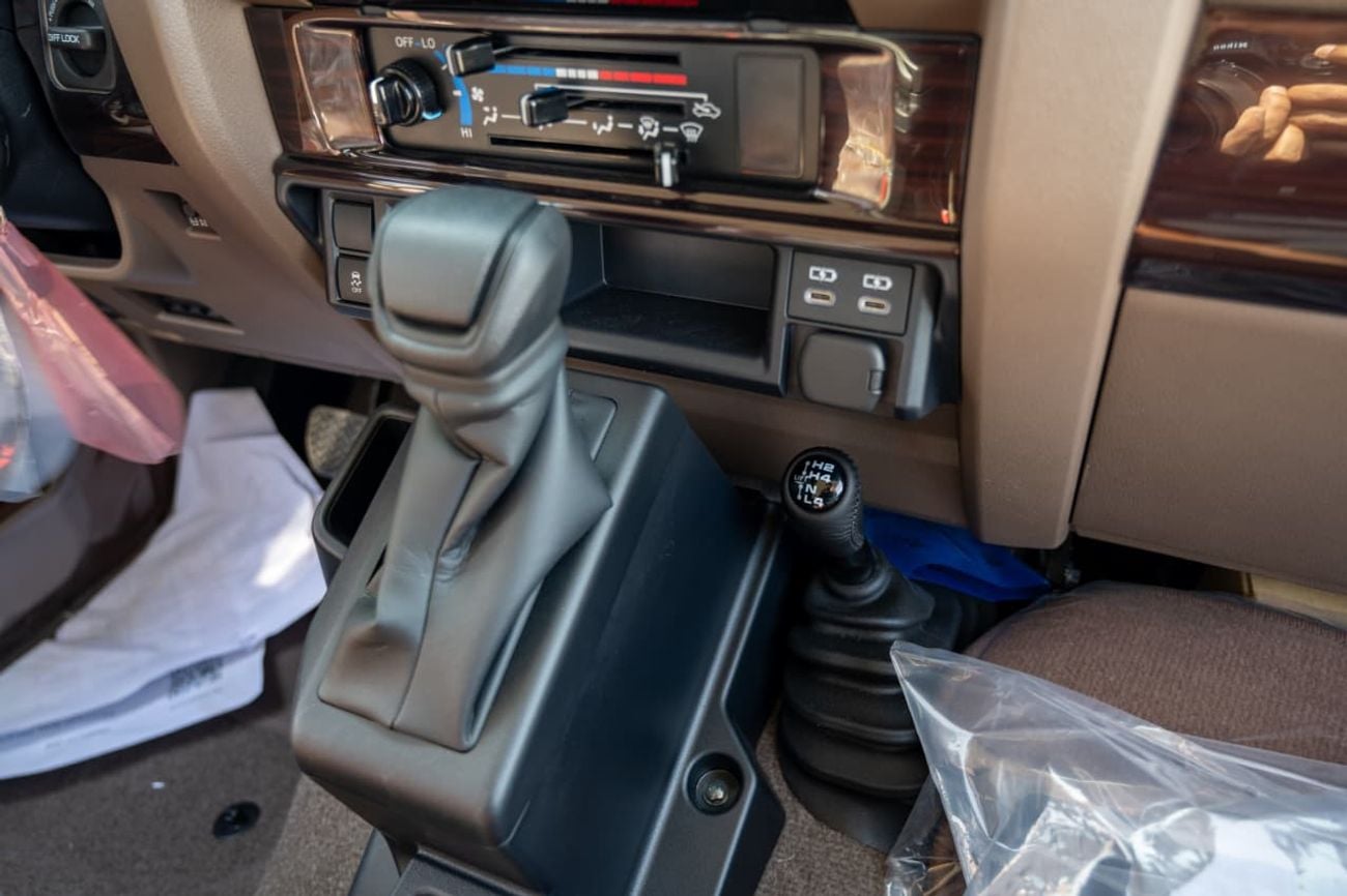 Toyota Land Cruiser 70 LC 76 2.8L | Diesel | 4 Cylinder | 6 Speed Automatic | 5 Door | 5 Seats