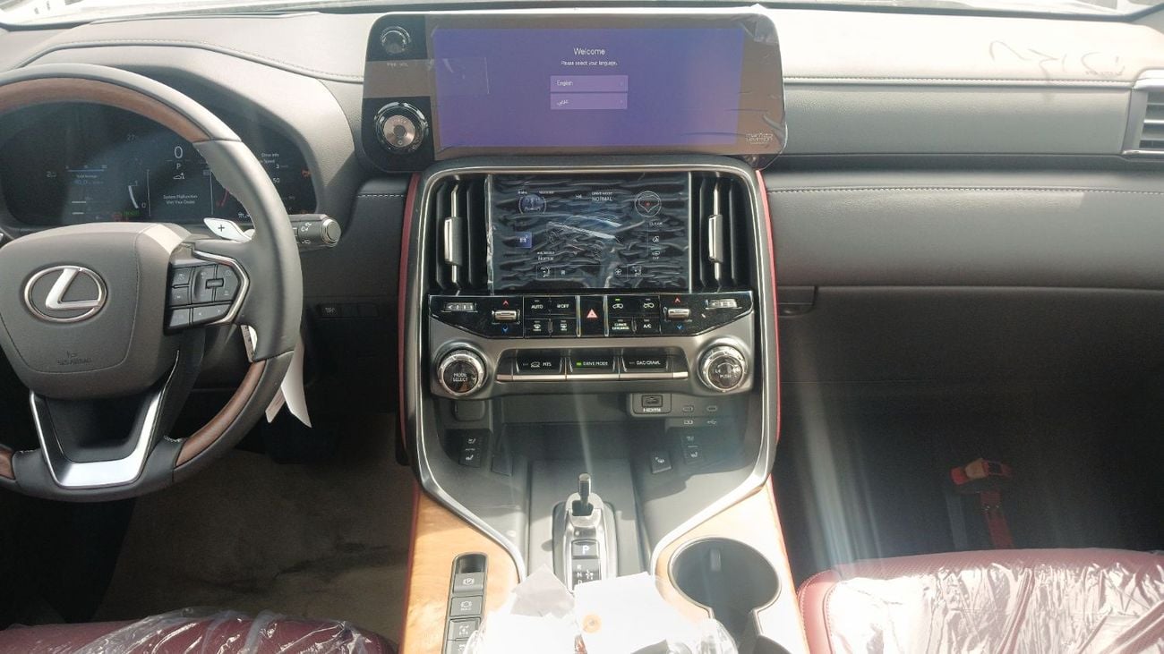 لكزس LX 700h Signature