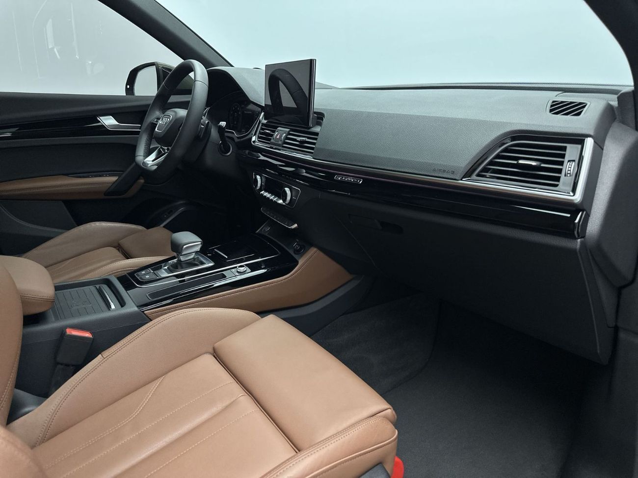 أودي Q5 45 TFSI quattro S Line 2.0L 249hp (Ref# 2041067) - EXCLUSIVE RAMADAN OFFER