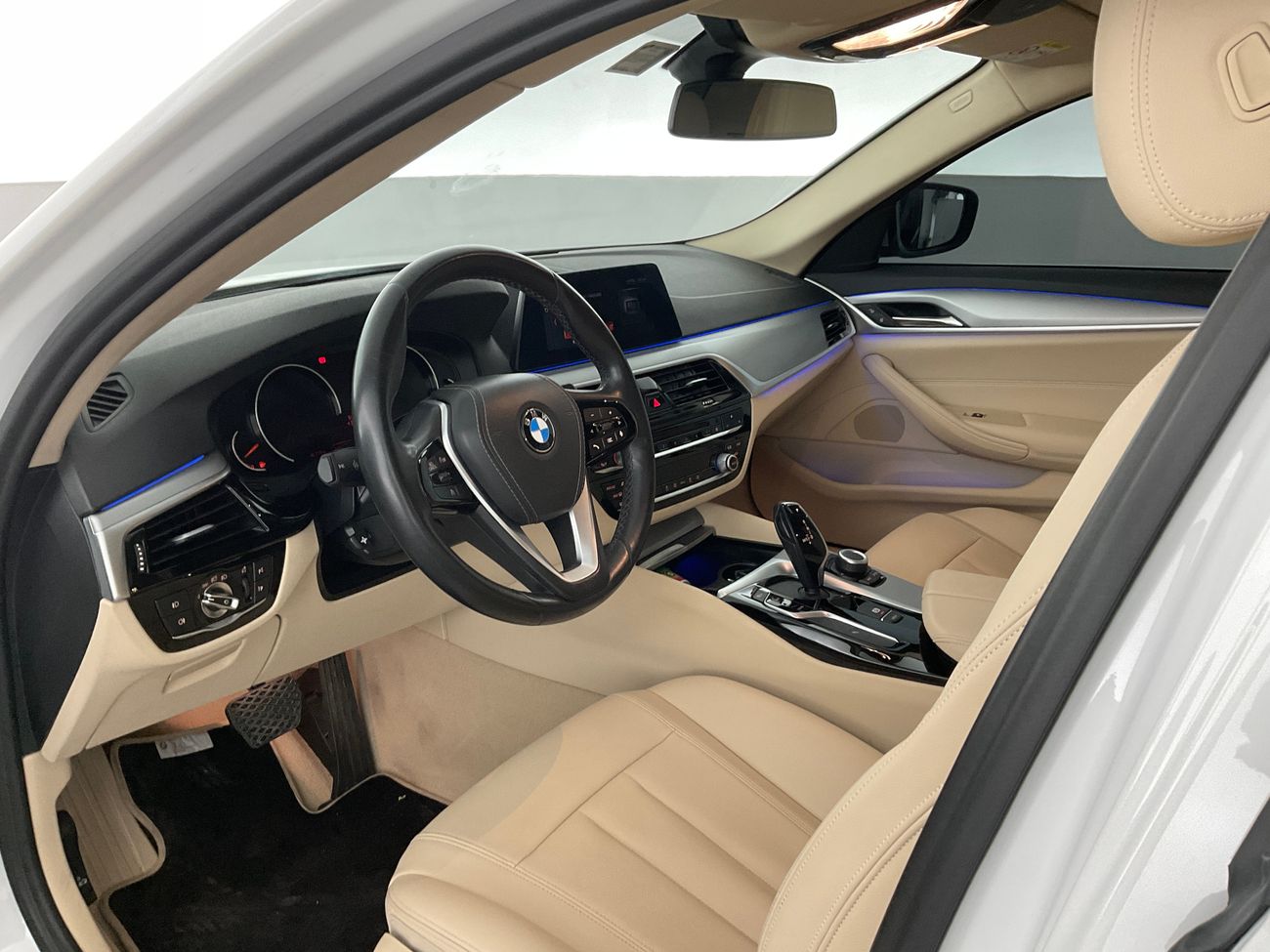 بي أم دبليو 520i Executive | شامل الضمان | 0 ﺪﻔﻋﺓ ﺃﻮﻟﻯ