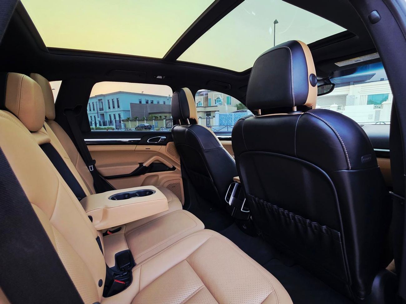 Porsche Cayenne Std 3.0L (335 HP) 3.0L (335 HP) PORSCHE CAYENNE 2018 PLATINUM EDITION