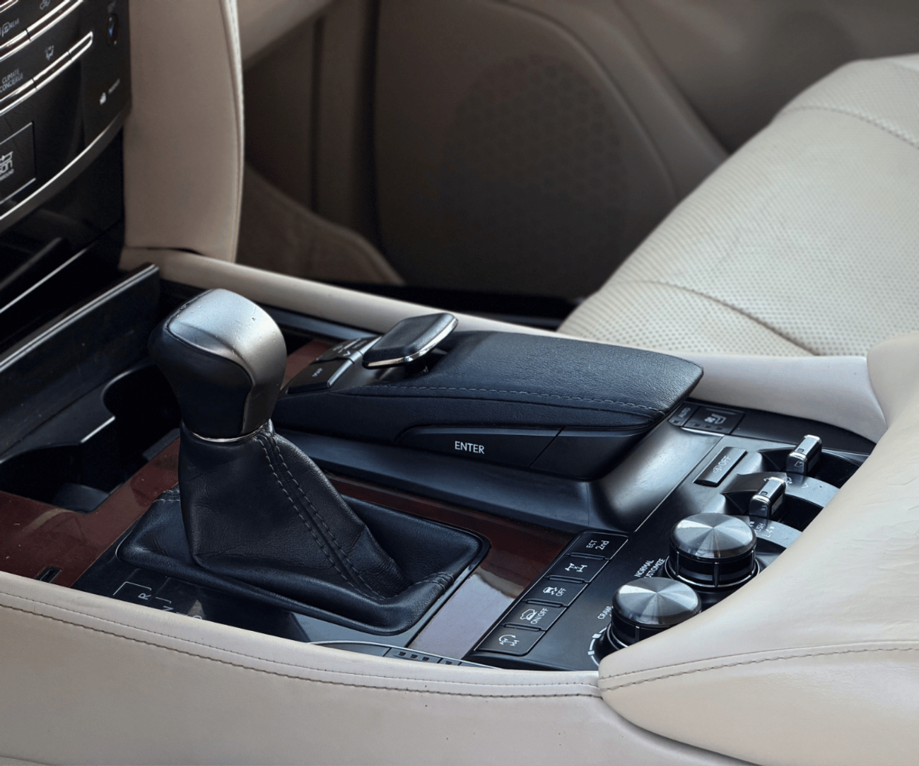Lexus LX570 PLATINUM 5.7
