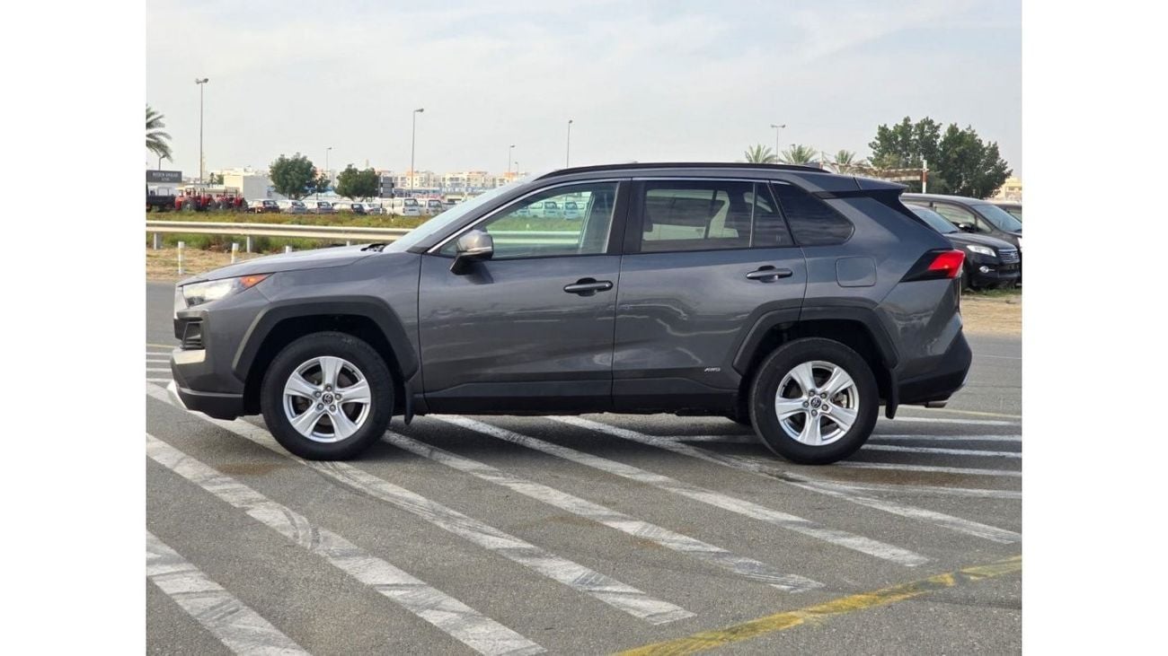 Toyota RAV4 *Offer* 2020 Toyota RAV4 XLE 4x4 AWD Hybrid Full option - UAE PASS 5% VAT Applicable for UAE Registr