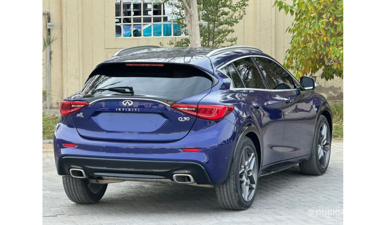 Infiniti Q30 Sport