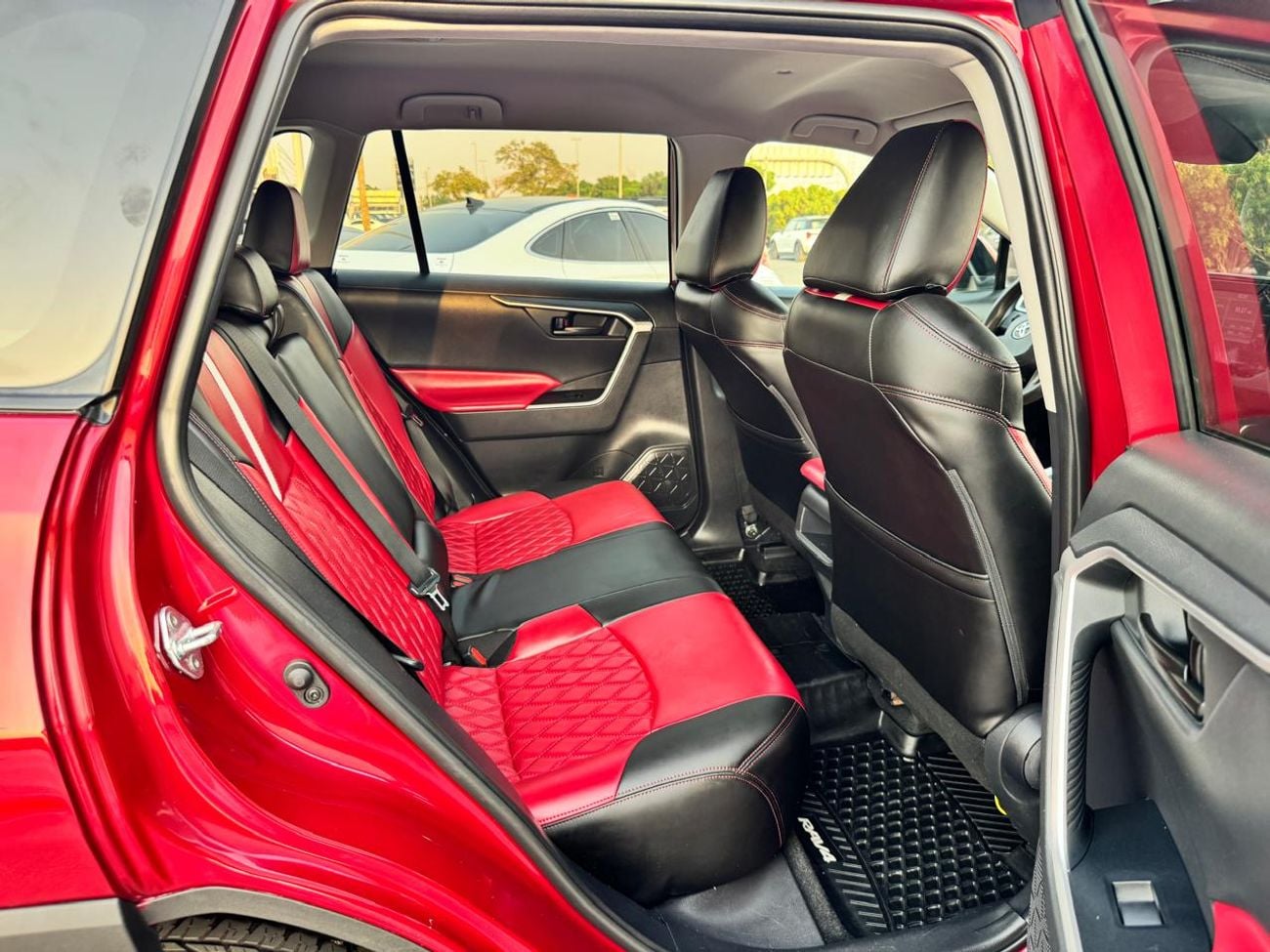 Toyota RAV4 LE  4WHEEL LADER SEATS CANADIAN SPECIFIC
