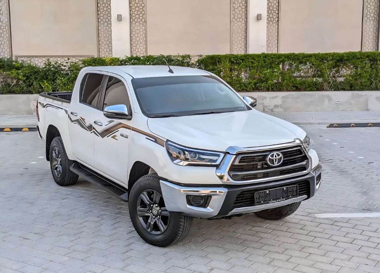 تويوتا هيلوكس SR5 LHD Double Cabin Utility Pickup 2TR 2.7L Petrol Engine Automatic Gear 4WD Original Power Windows
