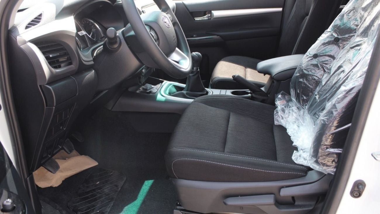 Toyota Hilux SGLX TOYOTA HILUX 2.4L GLX D DC 4WD MT (Export Only)