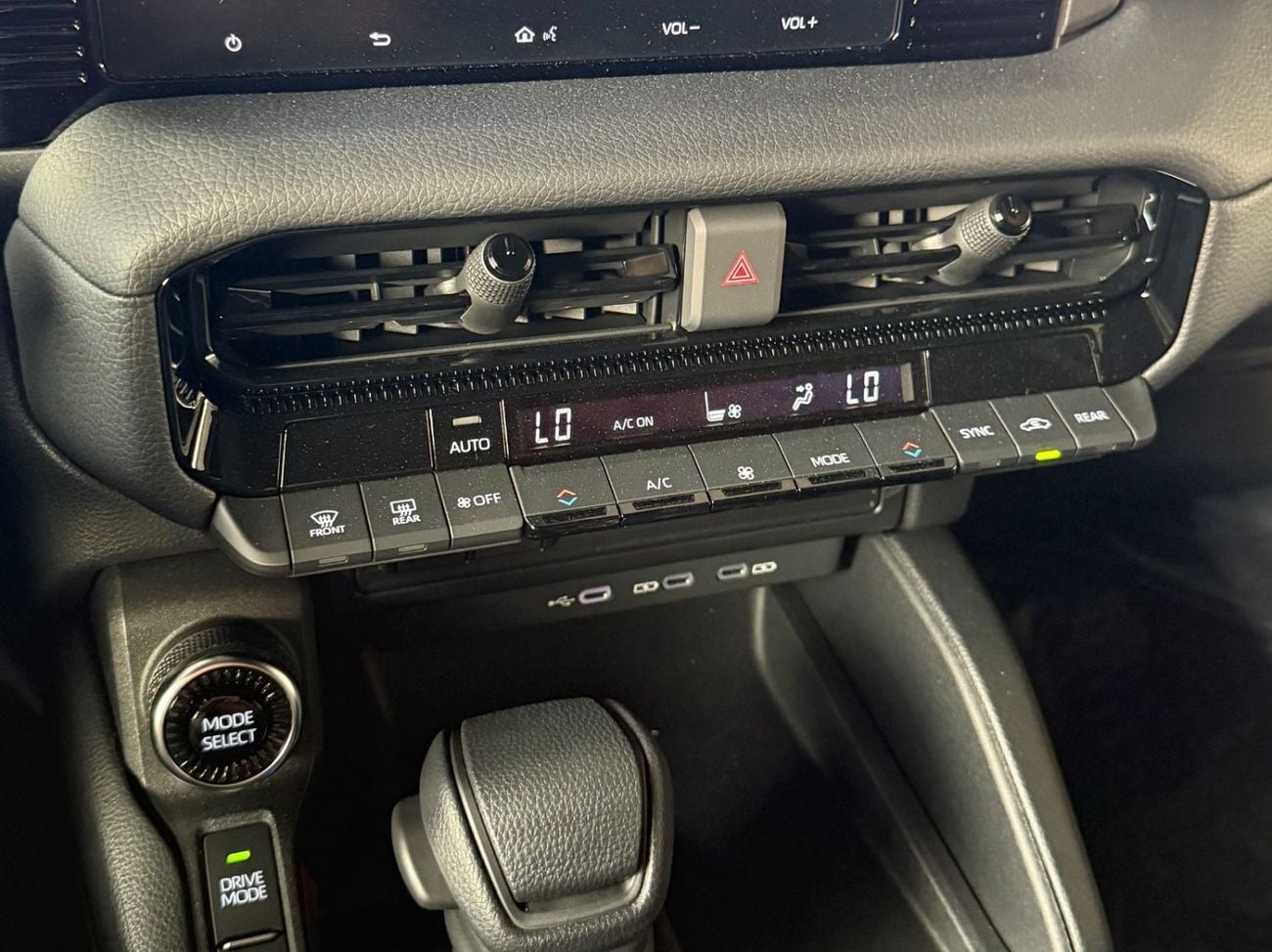 تويوتا برادو 2026 PRADO 2.4 TURBO SUNROOF BLACK INTERIOR