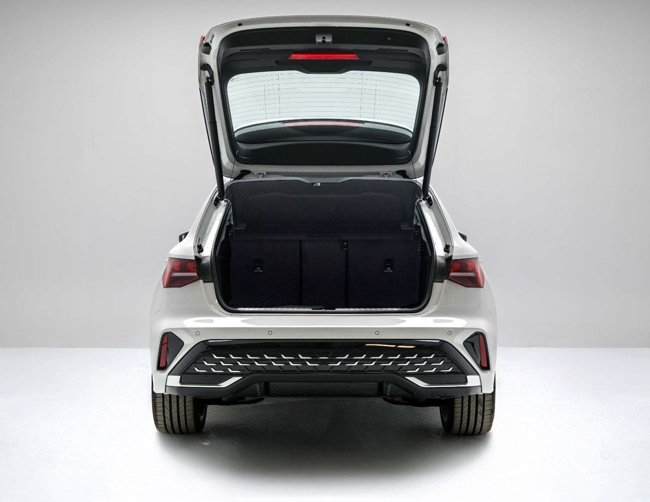 أودي A3 Sportback Flight Premium 1.5L - White Inside Black