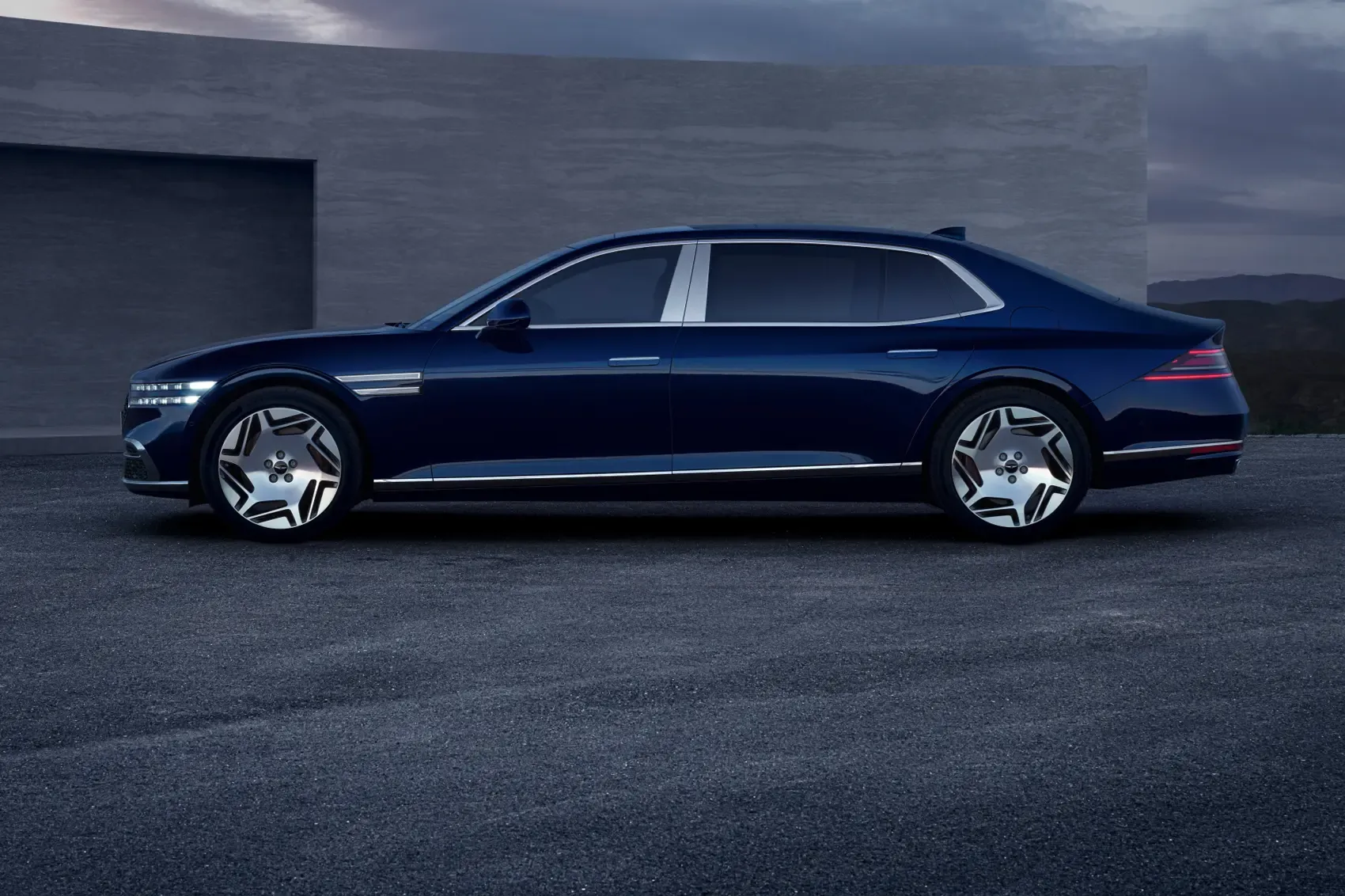 Genesis G90 exterior - Side Profile