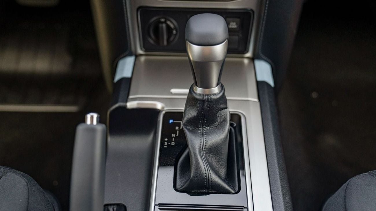 تويوتا برادو TOYOTA PRADO VX 2.8D AT TIRE BACK MY2023