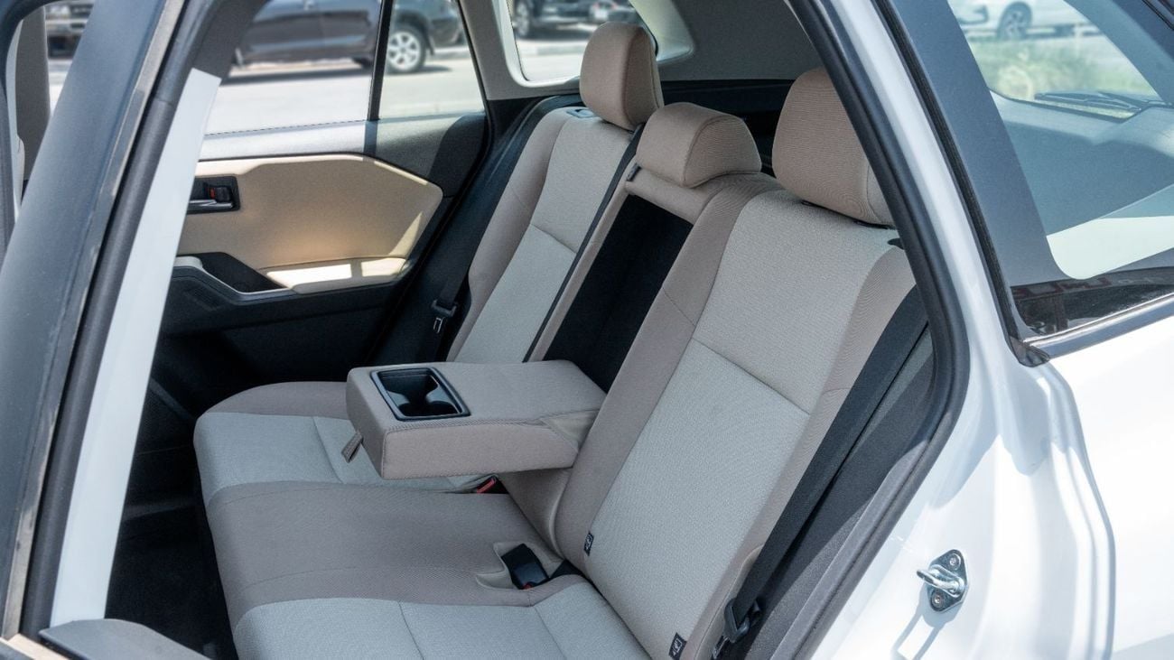 تويوتا راف ٤ GXR HEV 2026 Toyota Rav4 XLE 2.5L AT Hybrid (White-Beige)