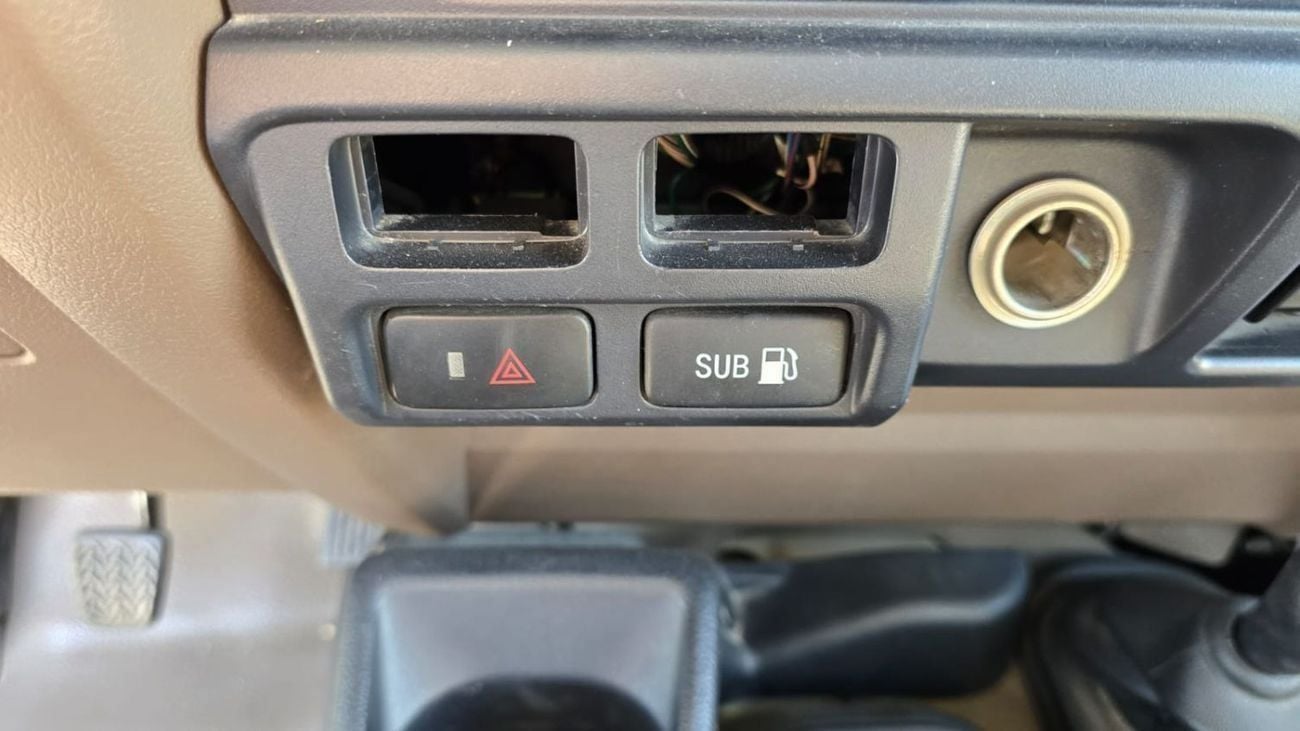 تويوتا لاند كروزر بيك آب TOYOTA LC79 6x6 SINGLE CABIN 4.0L MT  2015 MODEL YEAR BEIGE