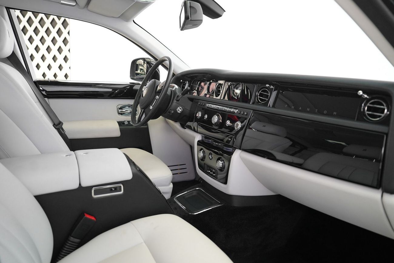 رولز رويس فانتوم Std 6.8L Sedan