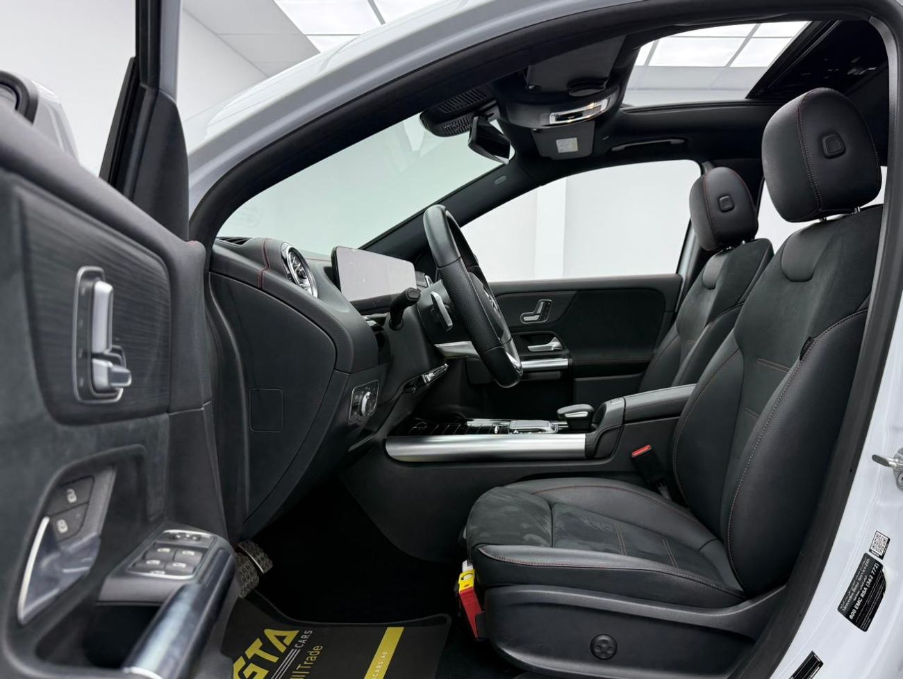 Mercedes-Benz EQA 350 SUV 4MATIC 2023 Mercedes Benz EQA 350 4Matic Premium Plus, 2028 MB Warranty, 2031 MB Service Pack, GCC