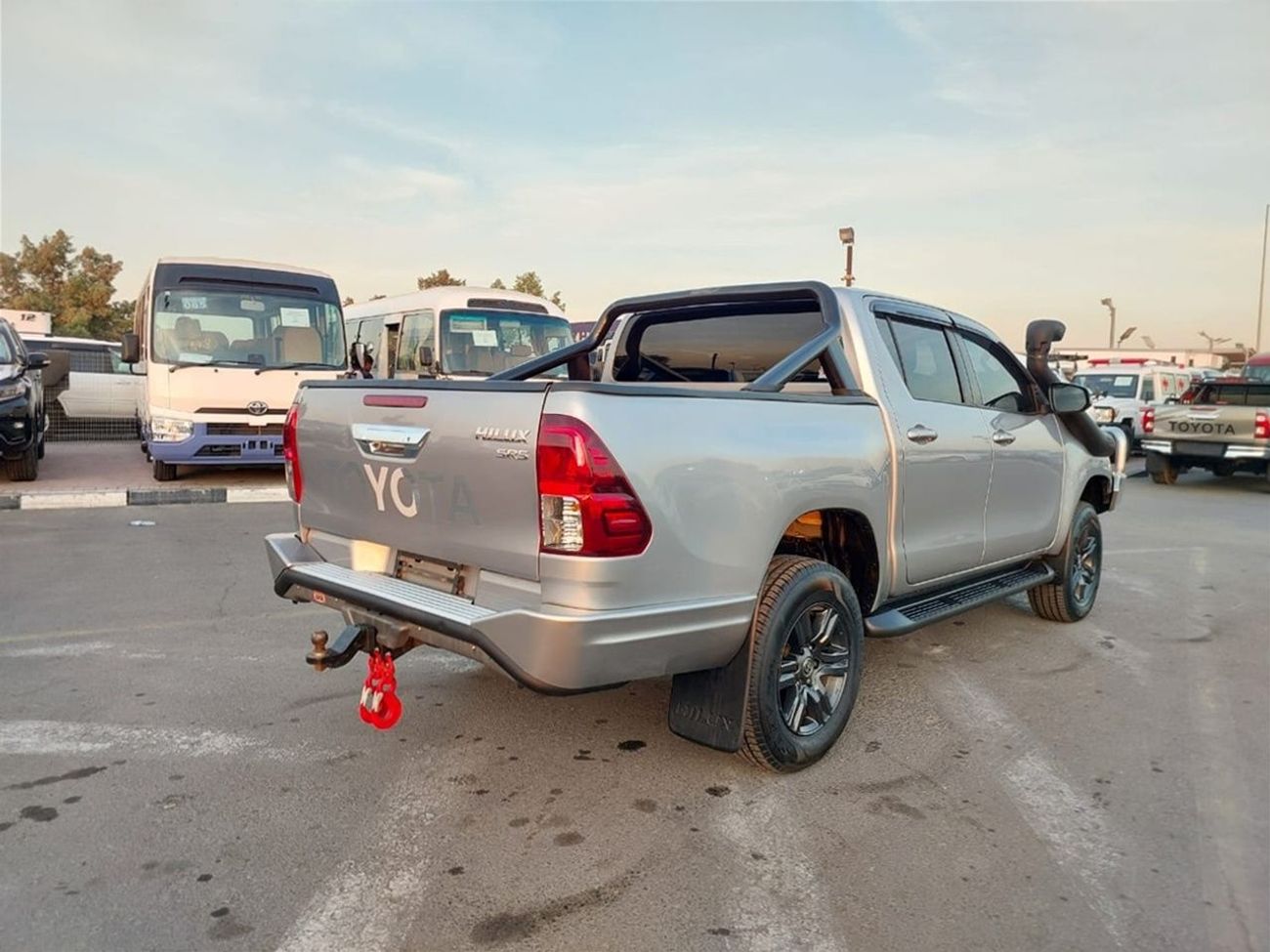 Toyota Hilux TOYOTA HILUX PICKUP RHD 2017 MODEL 2.8 L DIESEL AUTOMATIC(PM94124)