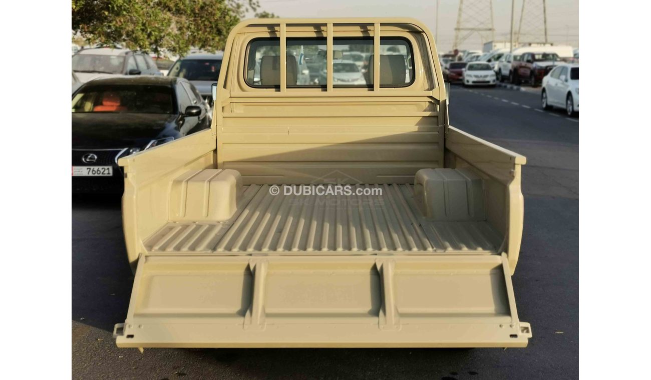 Toyota Land Cruiser Pick Up 4.2L DIESEL, 16" RIMS, MANUAL FRONT A/C, 4WD, SD CARD SLOT (CODE # LCSC04)