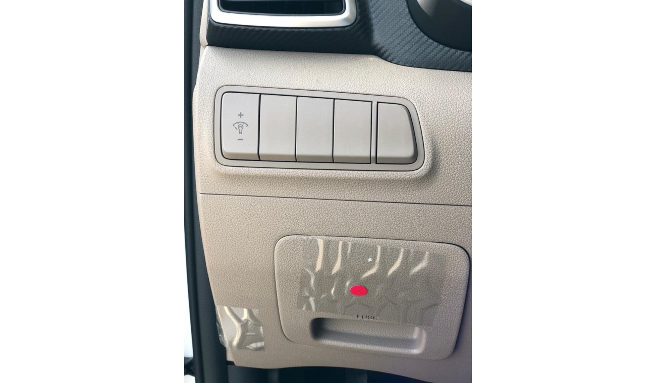Hyundai Tucson 2.0L, 18'' Alloy Rims, Down Brake, DVD+Rear Camera, Push Start, Wireless Charger, LOT-HTW2