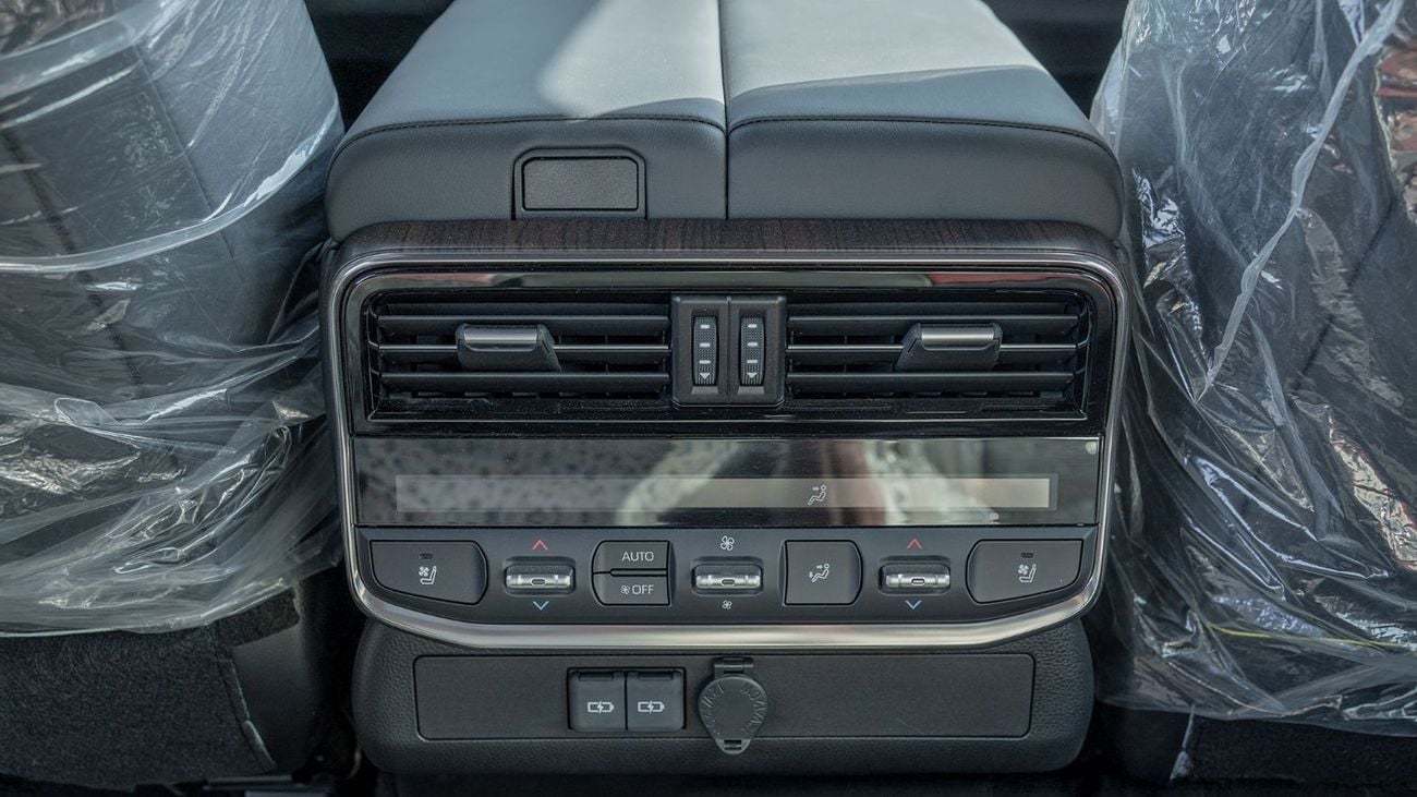 Toyota Land Cruiser 2025 Toyota Land Cruiser 300 VXR 3.5L AT Petrol Twin Turbo (Black-Red)