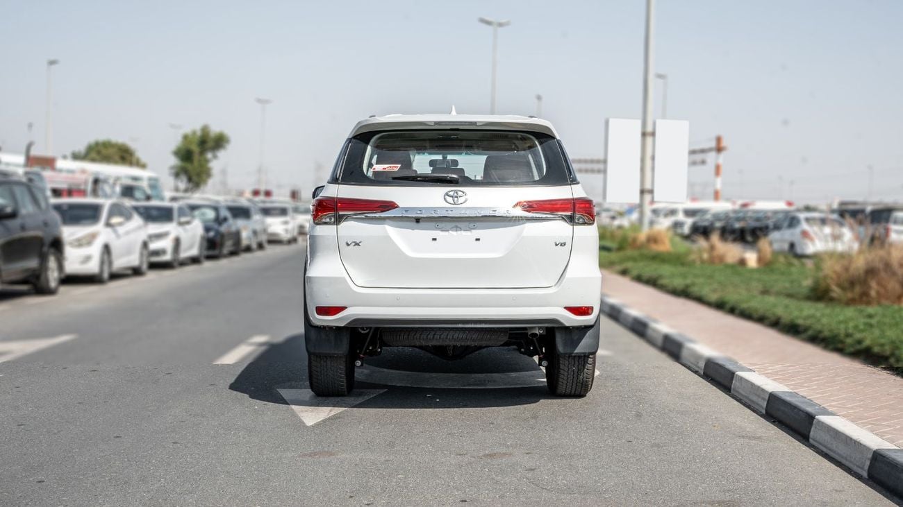 تويوتا فورتونر VXR 2026 Toyota Fortuner VX 4.0L AT Petrol (White-Tan)