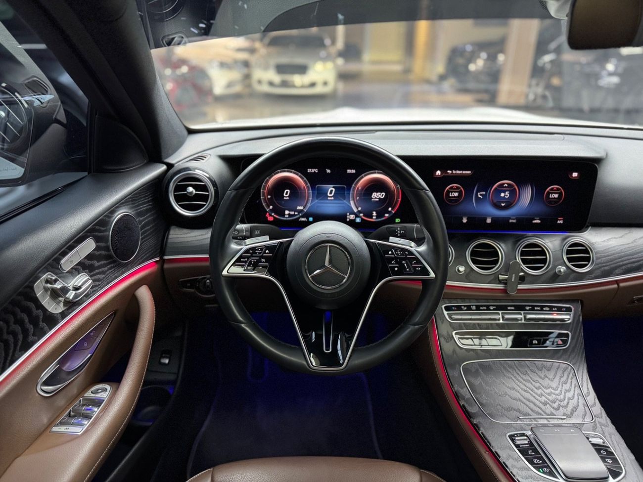 Mercedes-Benz E300 Premium + 2.0L