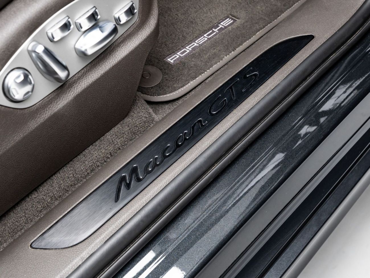 Porsche Macan 2024 Porsche Macan GTS, Porsche Warranty, Fully Loaded, Full Service History, Low KMs, GCC