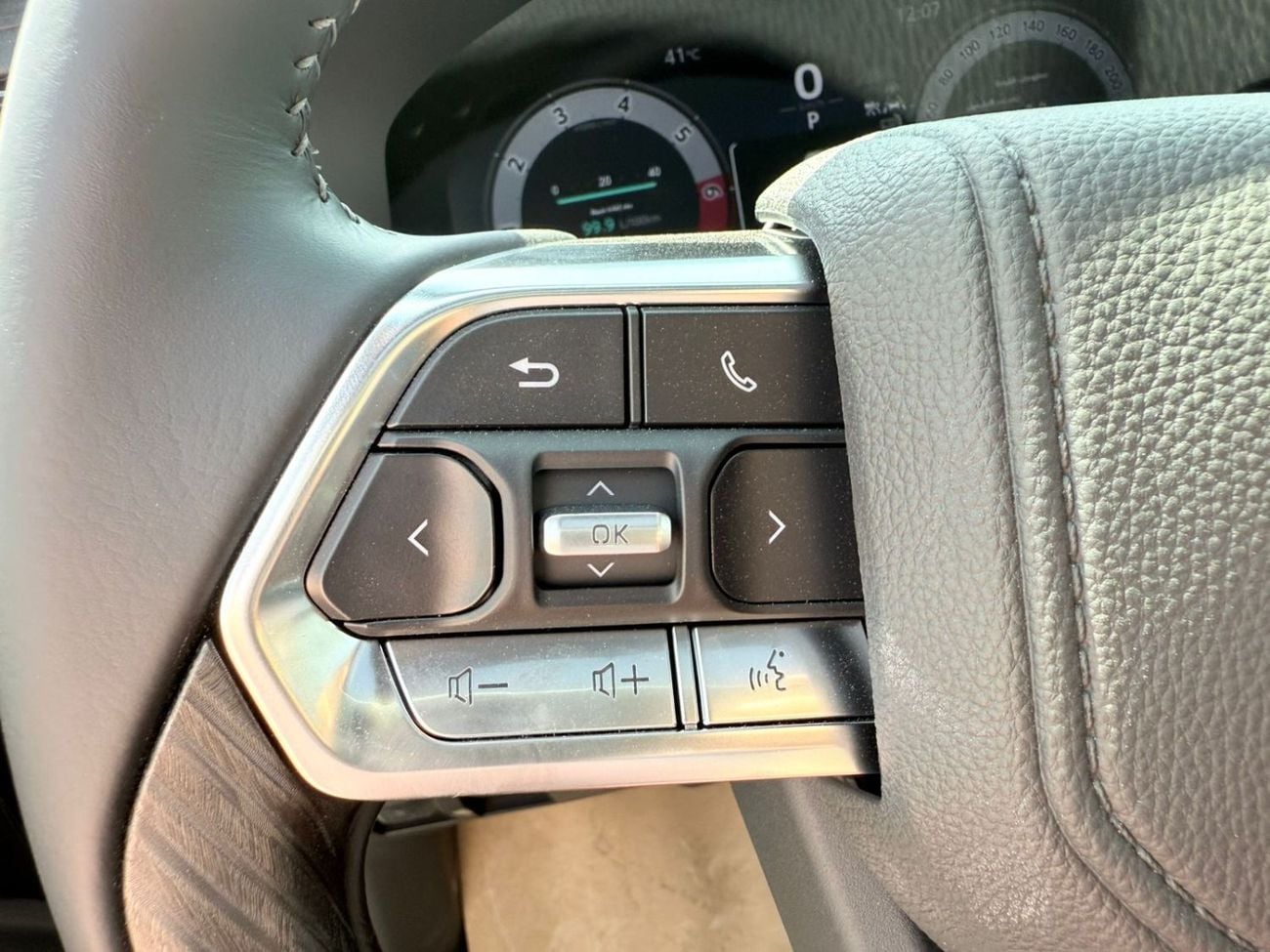 Toyota Land Cruiser LAND CRUISER VXR . A/T . Petrol 3.5L Twin Turbo 4x4 . 7 Seats 2026 Model