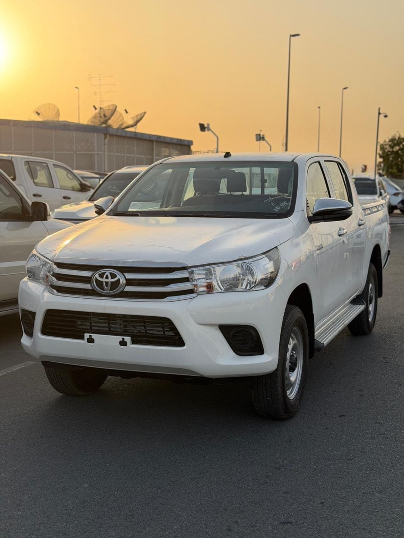 Toyota Hilux DLX DC 2.7L 4WD PETROL AUTOMATIC TRANSMISSION ( ONLY FOR RE-EXPORT )