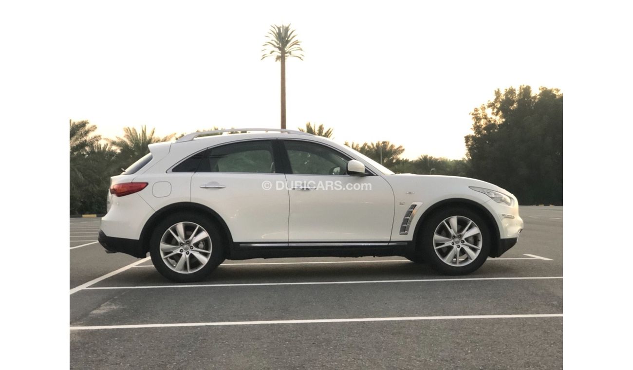 Infiniti QX70 Luxury Plus MODEL 2014 GCC CAR PERFECT CONDITION INSIDE AND OUTSIDE FULL OPTION SUN ROOF LEATHER SEA