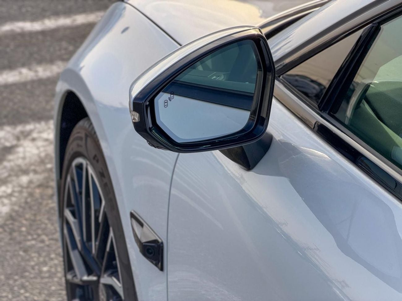 زيكر 001 Long Range AWD