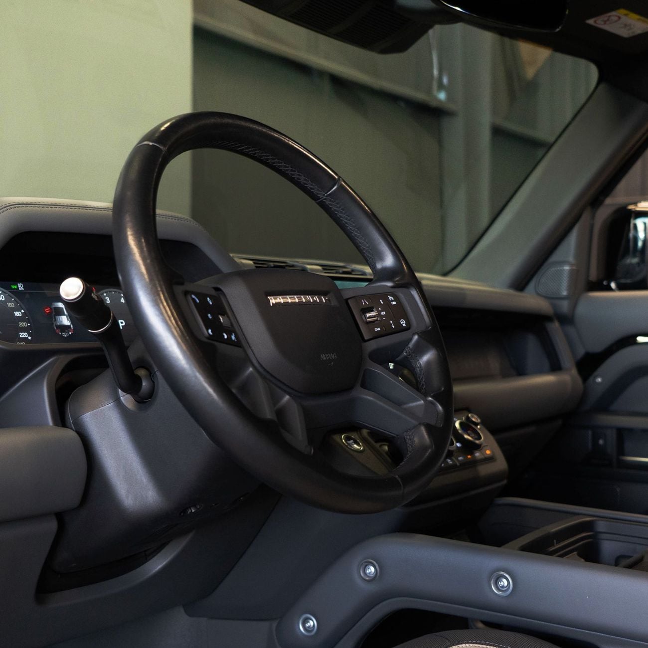 Land Rover Defender 110 X-DYNAMIC HSE P400 AED 4,599 pm  • 0% Downpayment • Defender X-Dynamic P400 HSE • 1 Year Warranty