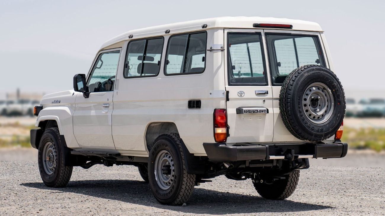 تويوتا لاند كروزر 70 LC 78 HARDTOP 2.8L MT Lc 78 hard top 3 door AT 2.8L