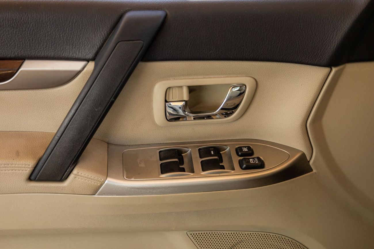 Mitsubishi Pajero GLS Base 3.5L (5 Seater)