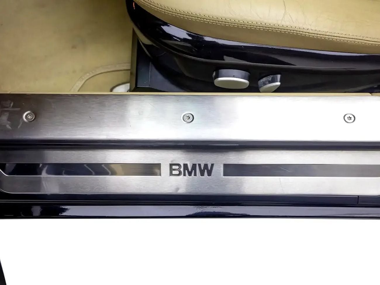 BMW Z8 MW | | GCC Spec Manual Transmission - Classic Roadster