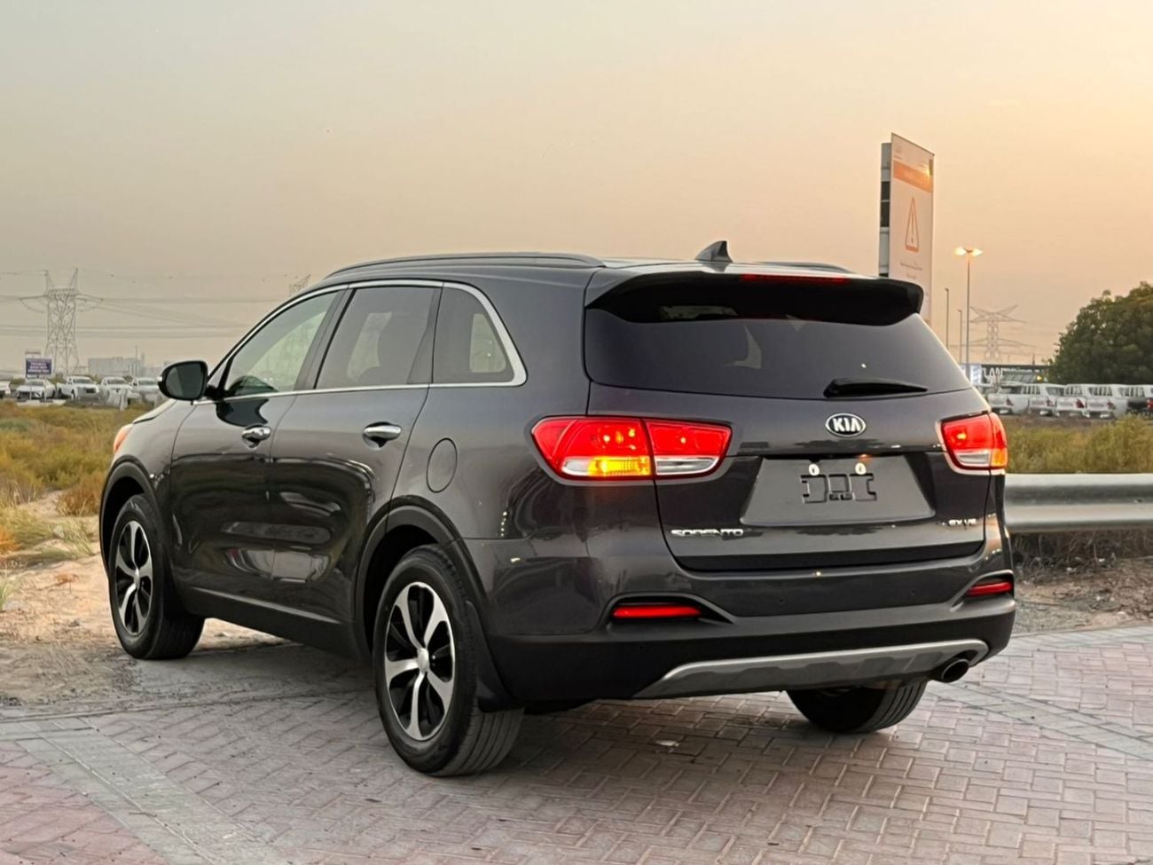 كيا سورينتو 2018 Kia Sorento Ex MidOption Full Automatic - 3.3L V6 - Rear Camera & Sensor - Leather  Seat - Auto
