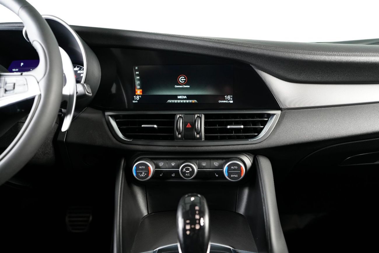 ألفا روميو جوليا Veloce 2.0L AWD