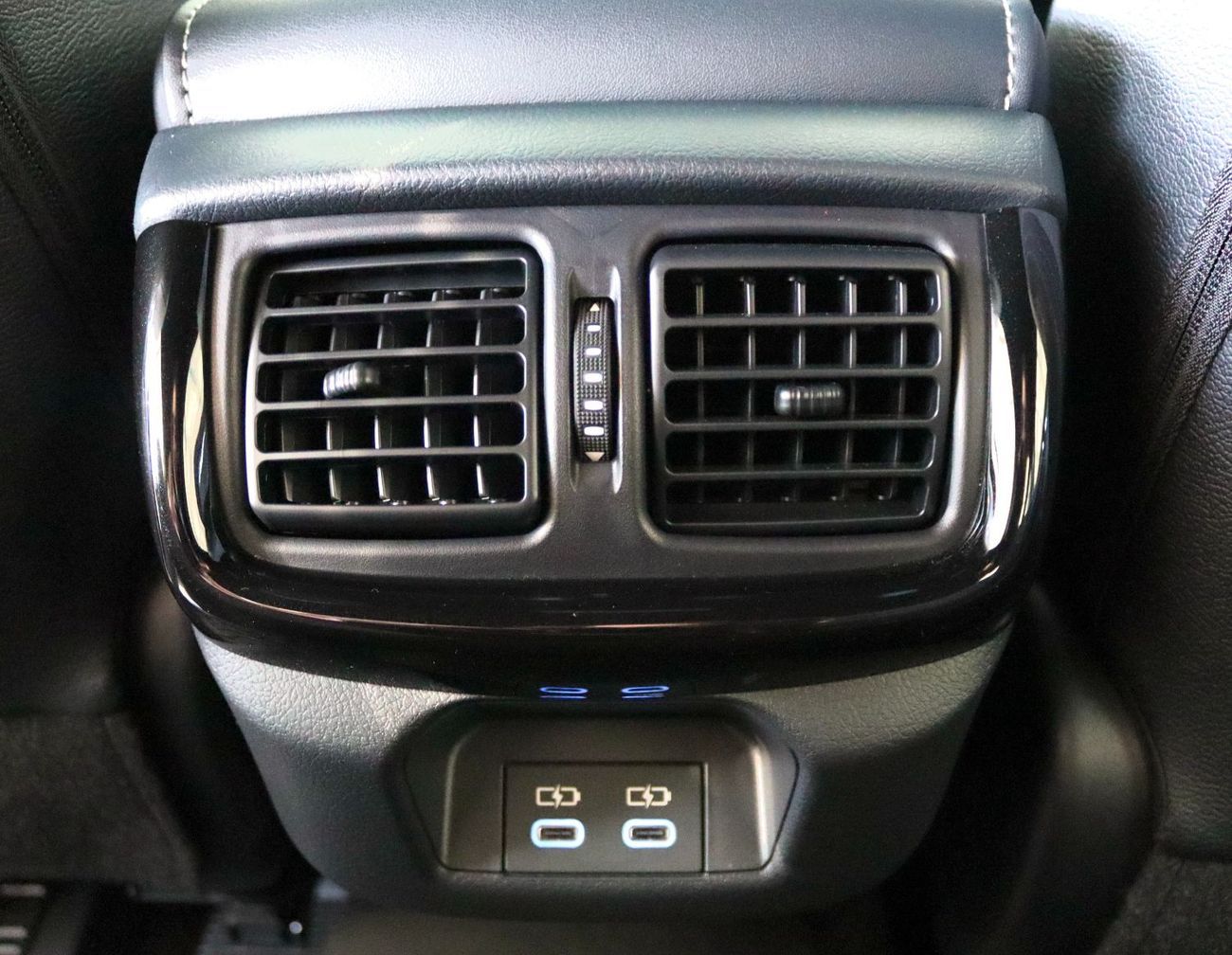 تويوتا هيلوكس HILUX ADVENTURE 2.8 DIESEL MHEV HYBRID **EXPORT ONLY**التصدير فقط خارج الخليج**