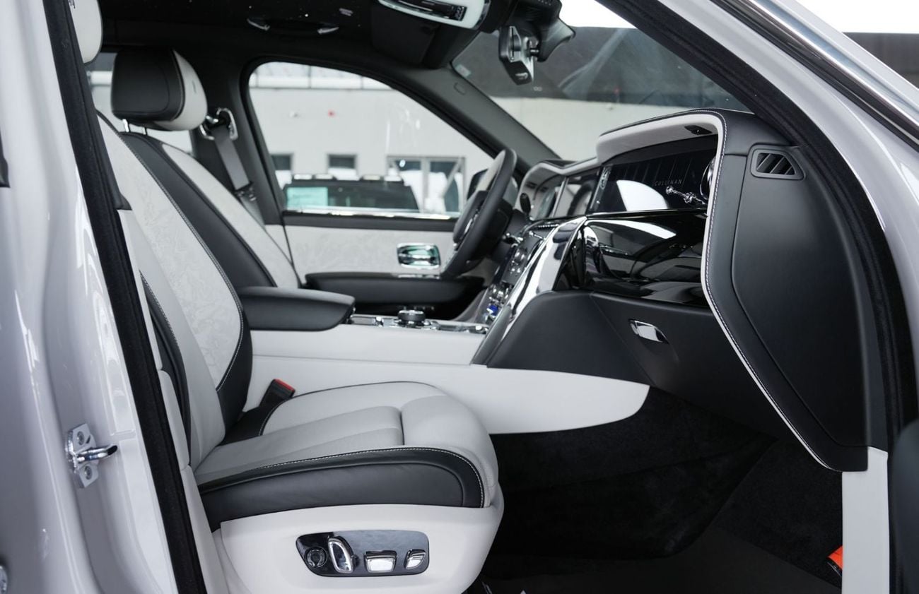 رولز رويس كولينان Silver Badge AWD V12
