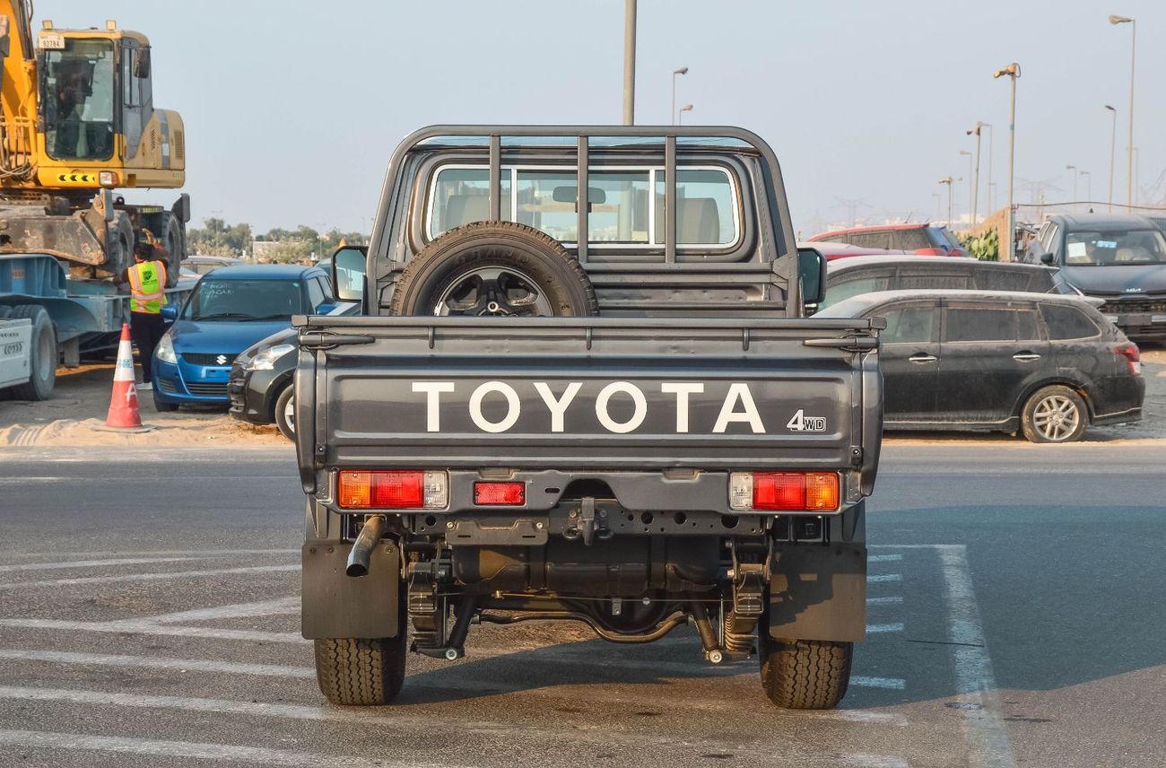Toyota Land Cruiser Pick Up TOYOTA LAND CRUISER 79 2.8L MT SC DIESEL PICKUP 2025