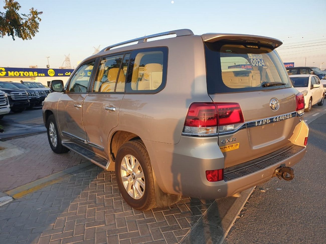 تويوتا لاند كروزر GXR - V6 - PETROL (FULL OPTION)