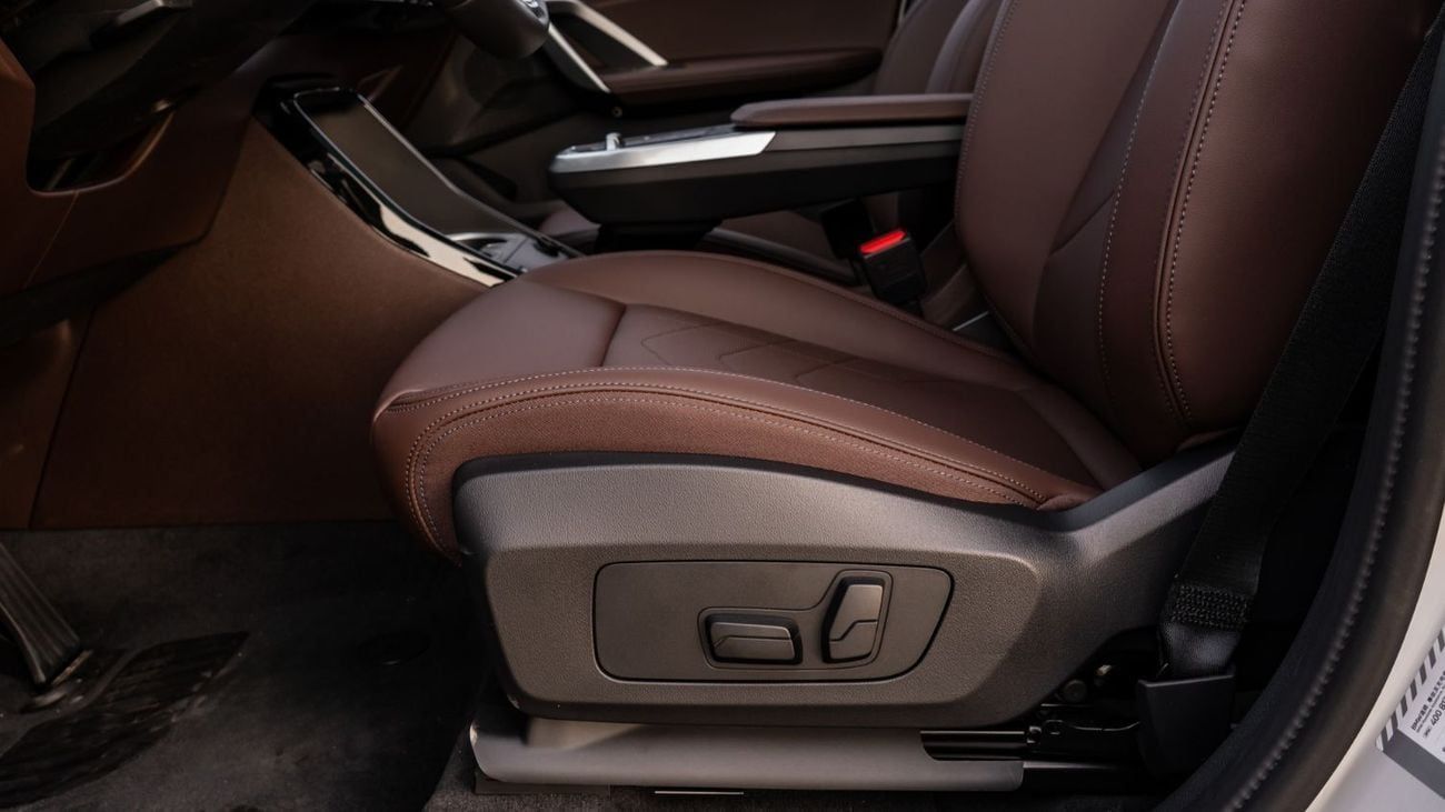 BMW iX1 2025 | BMW IX1 EDRIVE25L X DESIGN PACK