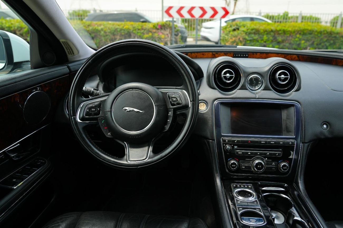 جاكوار XJ PORTFOLIO LUXURY