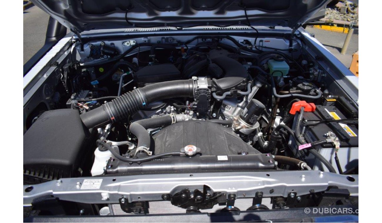 تويوتا لاند كروزر بيك آب 79 DOUBLE CAB PICKUP LX V6 4.0L PETROL 4WD MANUAL TRANSMISSION
