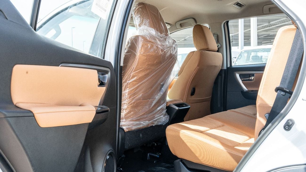 تويوتا فورتونر VXR 2026 Toyota Fortuner VX 4.0L AT Petrol (White-Tan)